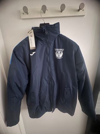 Abrigo Joma CD Leganes Talla S con etiqueta