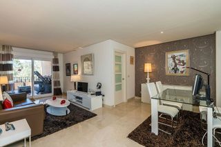 Piso en venta en Los Naranjos - Las Brisas en Marbella