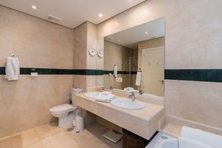 Piso en venta en Los Naranjos - Las Brisas en Marbella