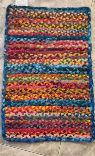 Alfombra tejida a mano multicolor