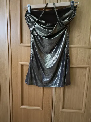 Top brillante dorado y negro