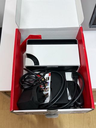 Nintendo Switch OLED Blanca + Grip skull go