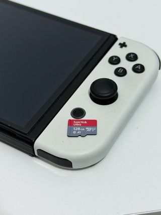 Nintendo Switch OLED Blanca + Grip skull go