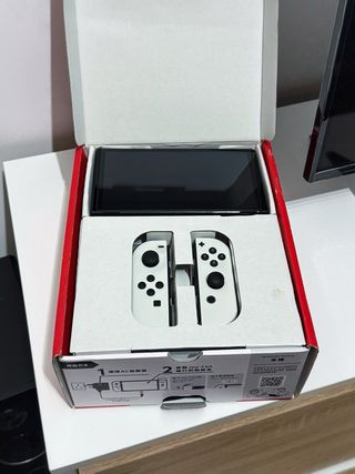 Nintendo Switch OLED Blanca + Grip skull go
