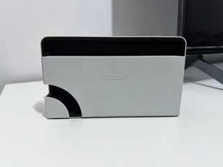 Nintendo Switch OLED Blanca + Grip skull go