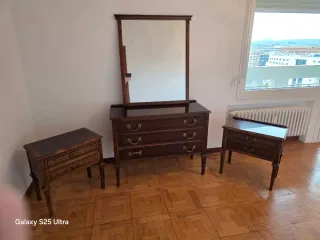 Cómoda, 2 mesitas y espejo madera vintage
