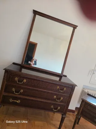 Cómoda, 2 mesitas y espejo madera vintage