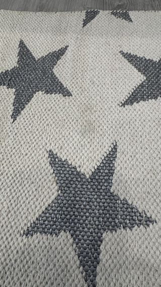 Alfombra estrellas gris y blanco