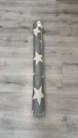 Alfombra estrellas gris y blanco