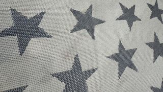 Alfombra estrellas gris y blanco