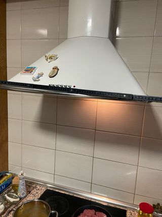 Campana extractora cocina blanca