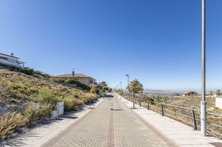 Terreno en venta en Zubia (La)