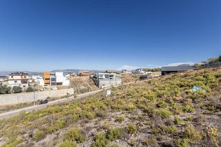 Terreno en venta en Zubia (La)