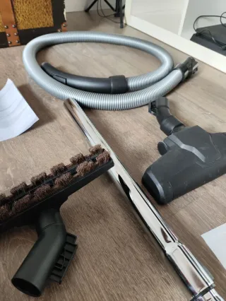 Aspirador Bosch Serie 2 Rojo Sin Bolsa