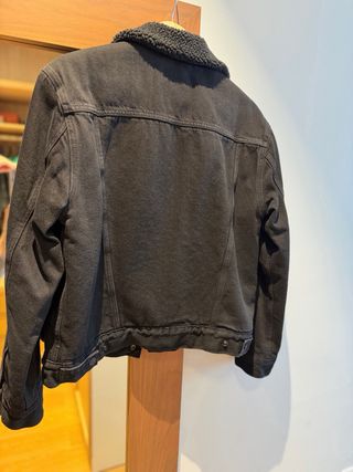 Cazadora vaquera Levis negra forrada