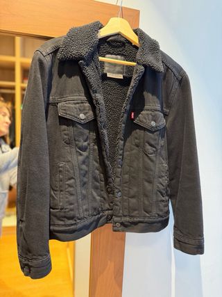 Cazadora vaquera Levis negra forrada