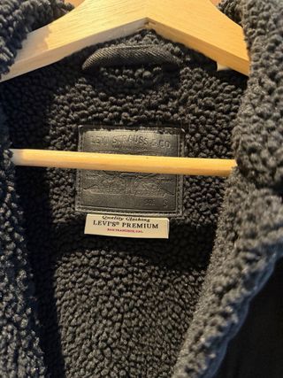 Cazadora vaquera Levis negra forrada