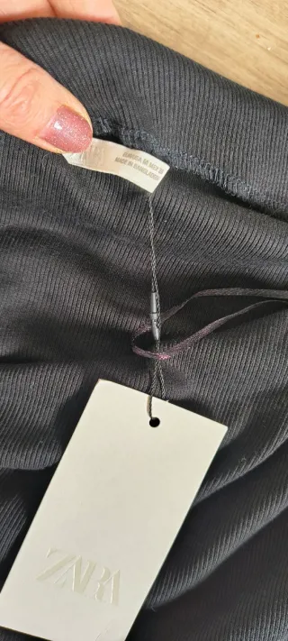 Top Zara talla M asimétrico y con un lateral drape