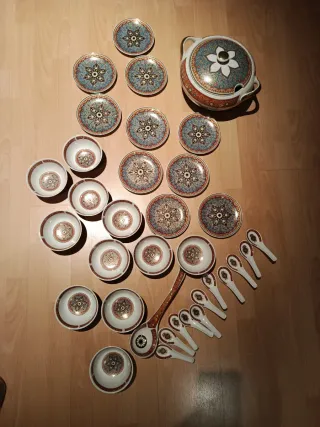 Vajilla: cuencos, sopera,platos, cucharón,cucharas