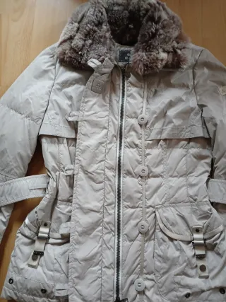 Chaqueta Peuterey con Cuello de pelo.