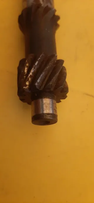 Eje con engranaje Derbi Variant