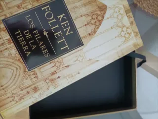 LOS PILARES DE LA TIERRA