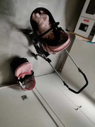 Carrito gemelar para muñecas rosa