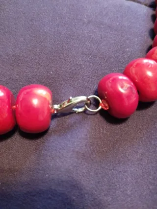 Collar bolas rojas