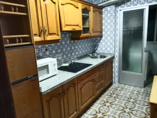 Cocina completa madera y cristal