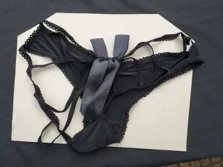 Tanga encaje floral con perlas