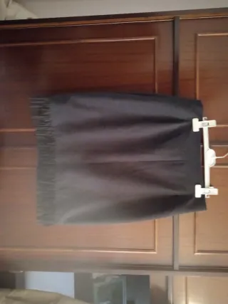 Falda negra con flecos