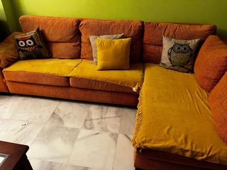 Mueble de salón madera oscura.