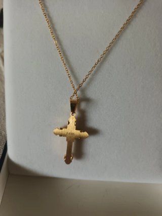 Cruz chapada en oro con cadena