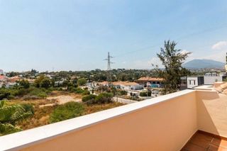 Casa adosada en alquiler en Nueva Andalucía centro en Marbella