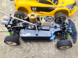 Coche RC Renault Sport Amarillo