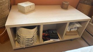 Mesa auxiliar con ruedas