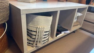 Mesa auxiliar con ruedas