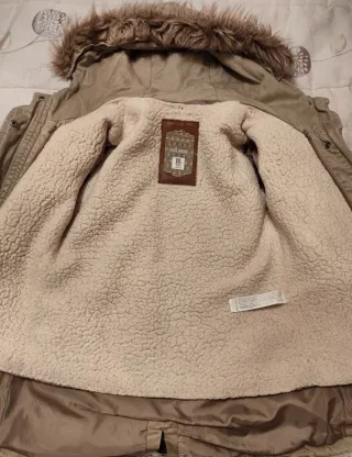 Abrigo marrón mujer con capucha