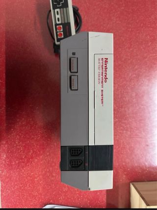 Nintendo NES con controller e cavi