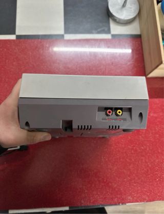 Nintendo NES con controller e cavi