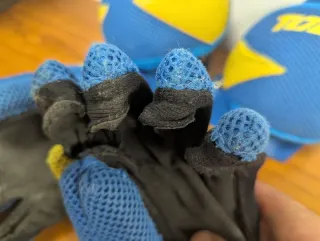 Guants y genolleres hoquei Marca Toor