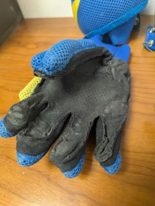 Guants y genolleres hoquei Marca Toor