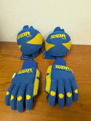 Guants y genolleres hoquei Marca Toor