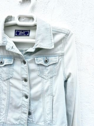 Cazadora vaquera clara