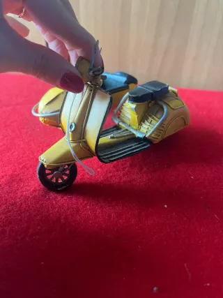 Vespa Gialla con Sidecar