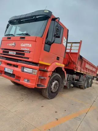 Camión Iveco Basculante