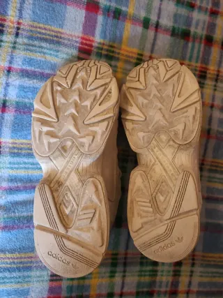 Zapatillas Adidas Beige, blanco, gris dan talla 43