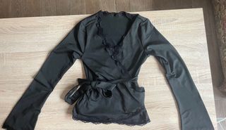 Top manga larga de encaje con mangas acampanadas