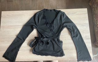 Top manga larga de encaje con mangas acampanadas