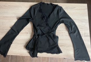 Top manga larga de encaje con mangas acampanadas